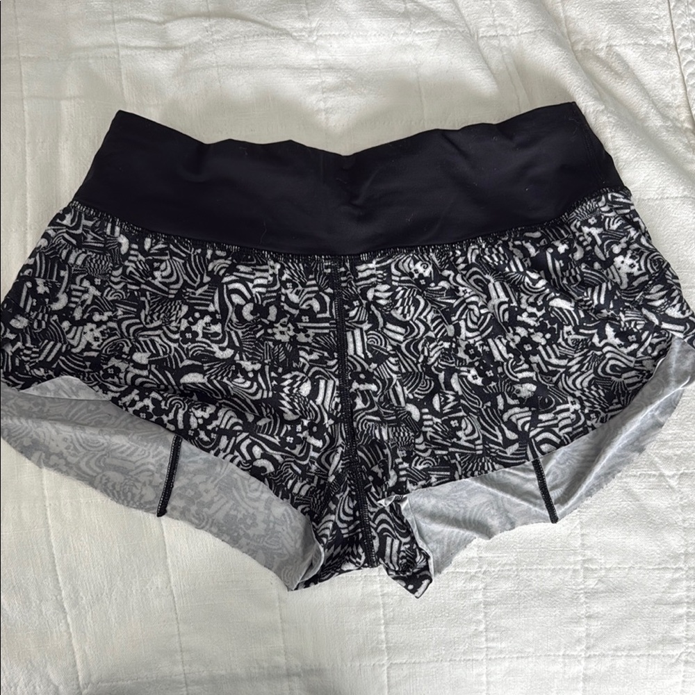 Lululemon Black and White Floral Patterned Women's Shorts